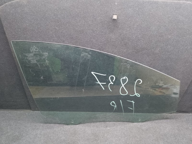 Стекло двери переднее правое FORD FOCUS 10-18 2018 2.0 C20HDEX F1EZ-5821410-A Б/У