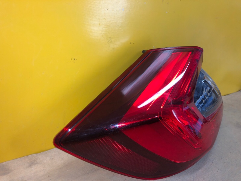 Фонарь наружный левый HONDA CIVIC FC/FK 15-