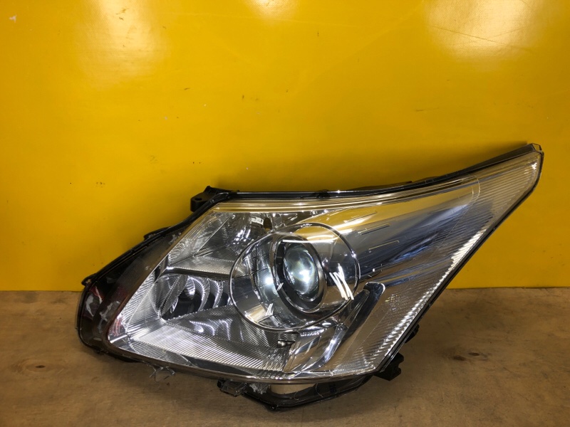 Фара TOYOTA AVENSIS 08-18 8107005330 Б/У