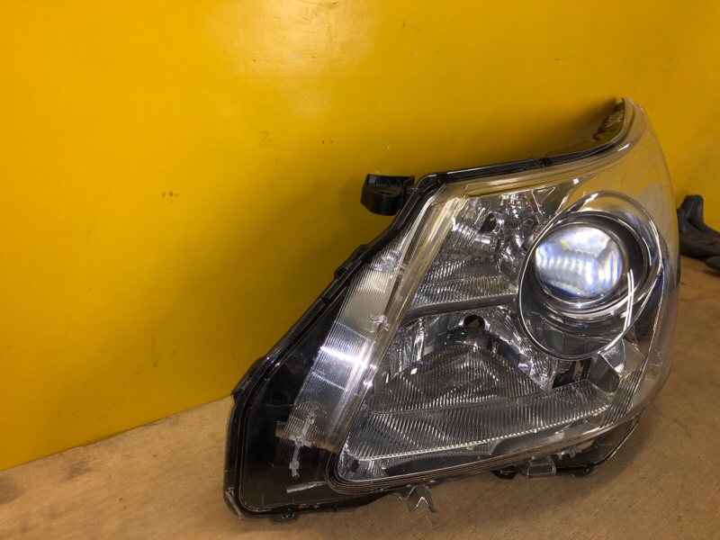 Фара TOYOTA AVENSIS 08-18
