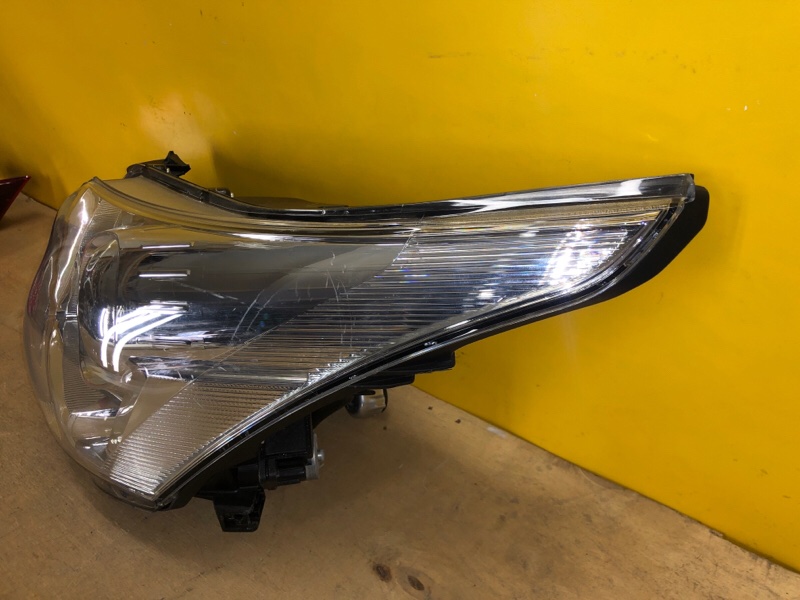 Фара AVENSIS 08-18