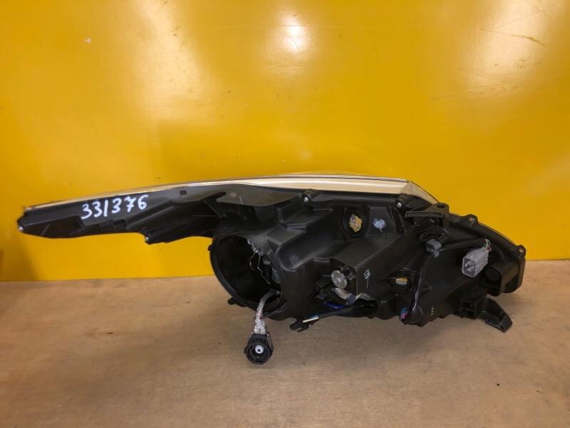 Фара AVENSIS 08-18