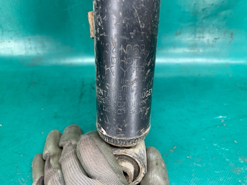 Амортизатор передний правый TOYOTA SUPRA 86-92