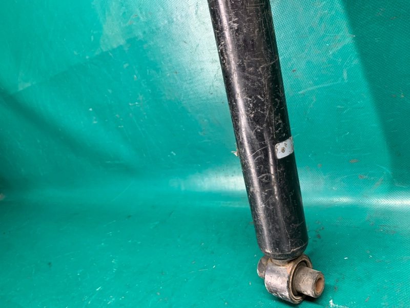 Амортизатор задний левый TOYOTA AURIS 06-12 Амортизатор задний левый TOYOTA AURIS 06-12