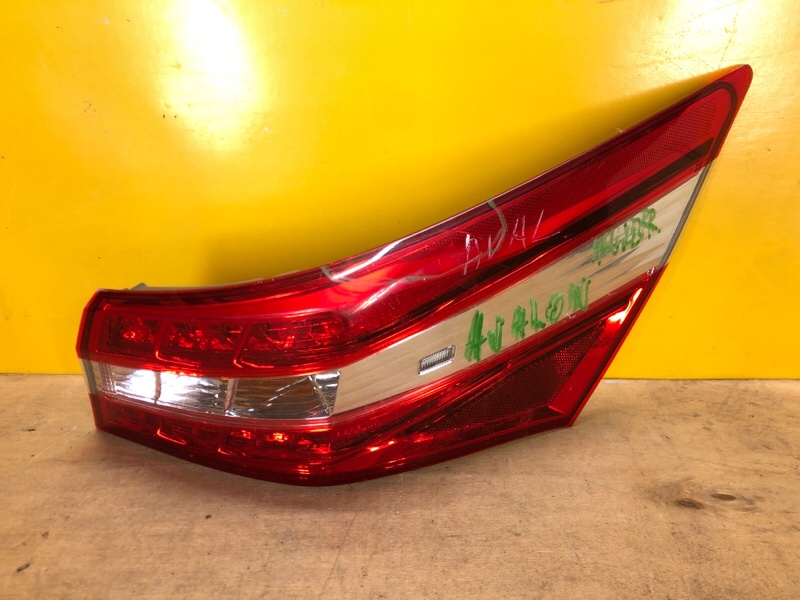 Фонарь наружный правый TOYOTA AVALON 13-18 81550-07081 Б/У