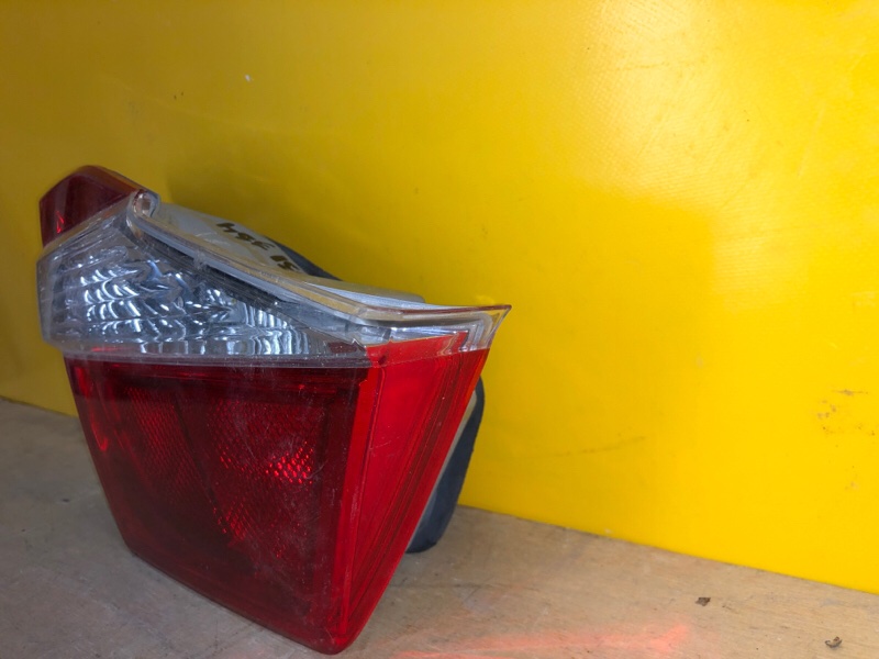 Фонарь внутренний левый TOYOTA CAMRY 50 12-15