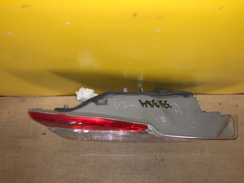 Фонарь внутренний левый CAMRY 50 12-15