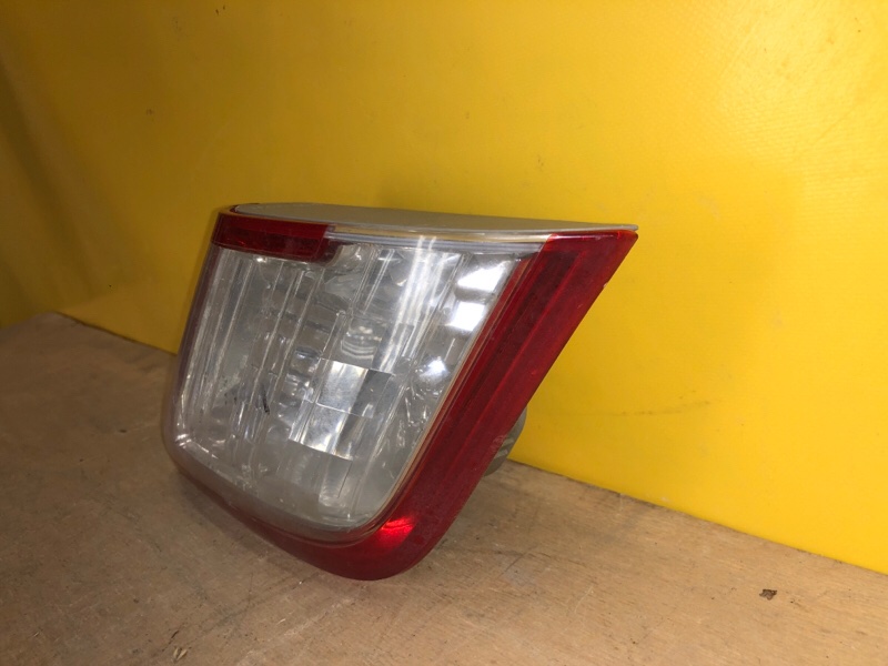 Фонарь внутренний левый TOYOTA CAMRY 40 06-11