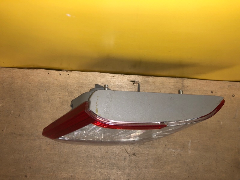 Фонарь внутренний левый CAMRY 40 06-11