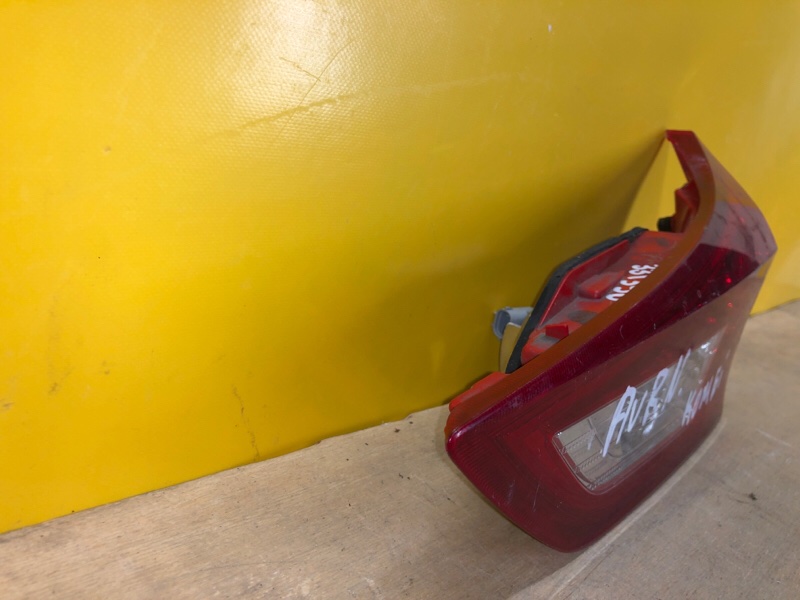 Фонарь внутренний правый TOYOTA AURIS 13-18 Фонарь внутренний правый TOYOTA AURIS 13-18