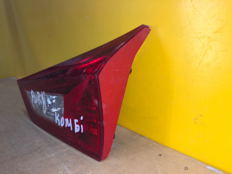 Фонарь внутренний правый AURIS 13-18 Фонарь внутренний правый AURIS 13-18