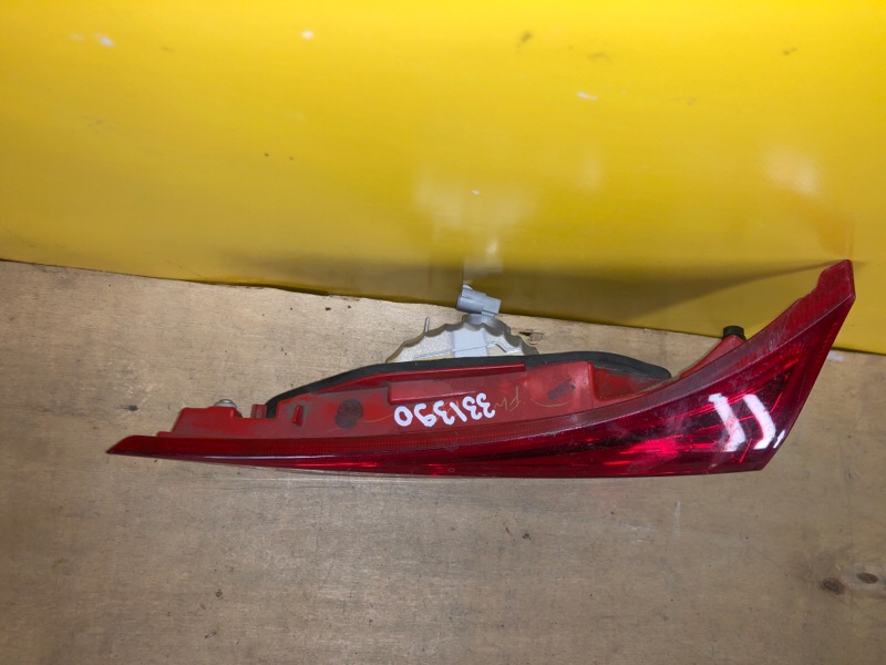 Фонарь внутренний правый AURIS 13-18 Фонарь внутренний правый AURIS 13-18