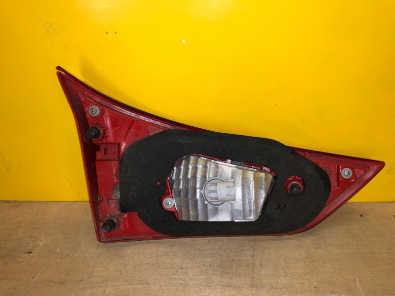 Фонарь внутренний правый AURIS 13-18 Фонарь внутренний правый AURIS 13-18