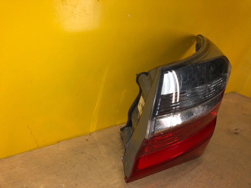 Фонарь наружный правый TOYOTA COROLLA 12-19 E180