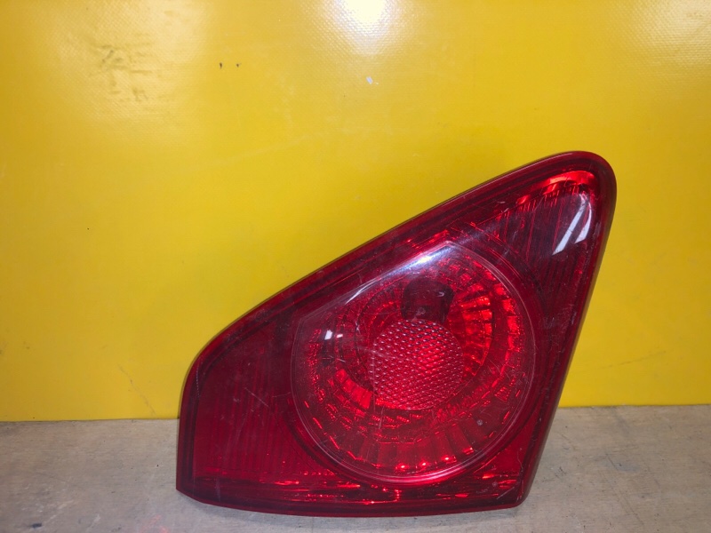 Фонарь внутренний левый TOYOTA COROLLA 150 06-13 8159112100 Б/У