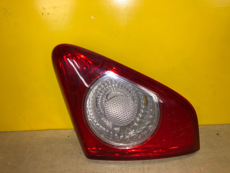 Фонарь внутренний правый TOYOTA COROLLA 150 06-13 81580-02190 Б/У
