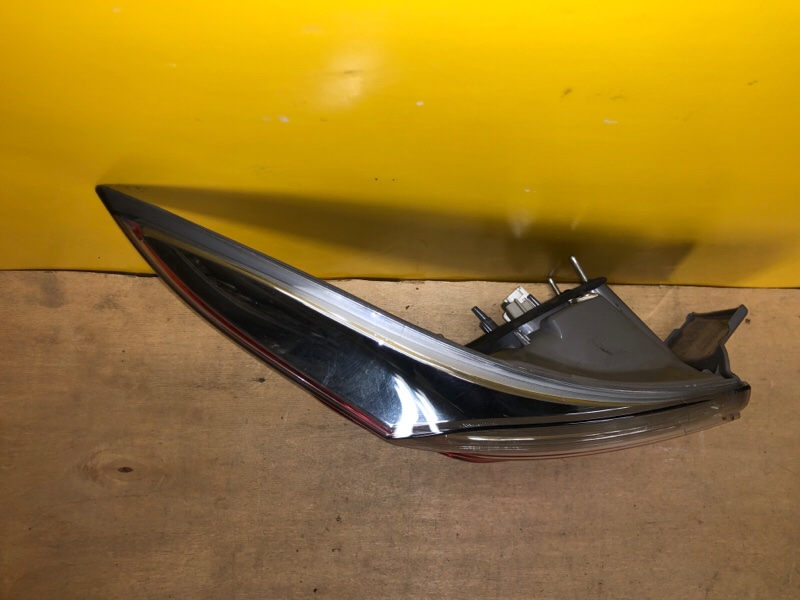 Фонарь наружный левый COROLLA 12-19 E180 Фонарь наружный левый COROLLA 12-19 E180