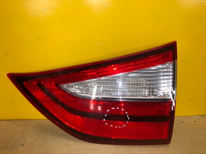 Фонарь внутренний правый TOYOTA SIENNA 11-16 81580-08030 Б/У
