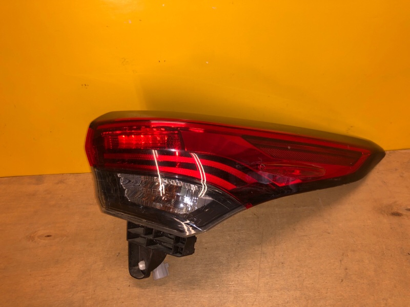 Фонарь наружный правый TOYOTA HIGHLANDER 2020- 81550-0E230 Б/У