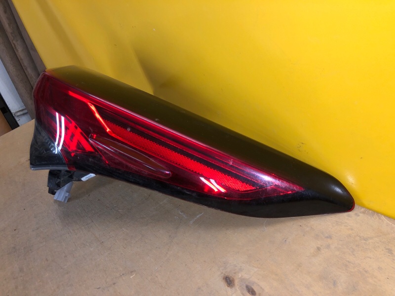 Фонарь наружный правый TOYOTA HIGHLANDER 2020-