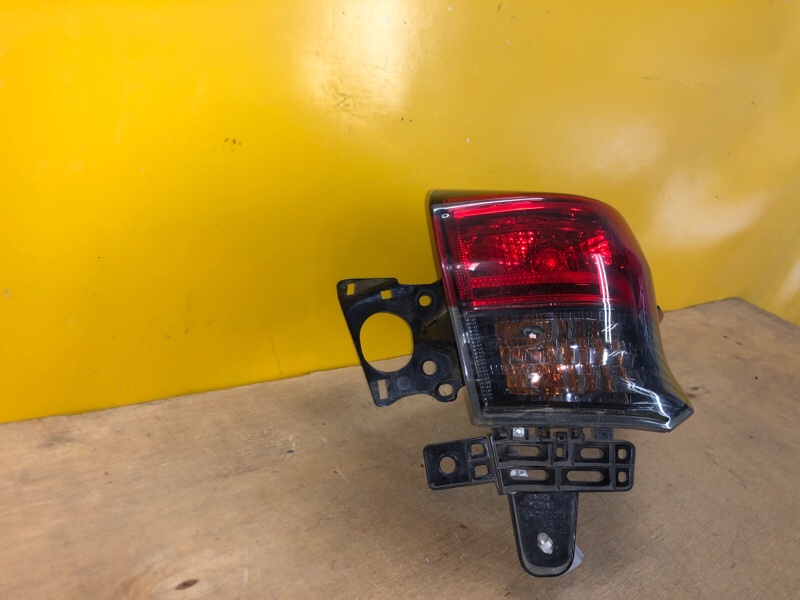 Фонарь наружный правый HIGHLANDER 2020-