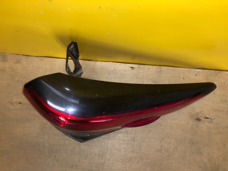 Фонарь наружный правый HIGHLANDER 2020-