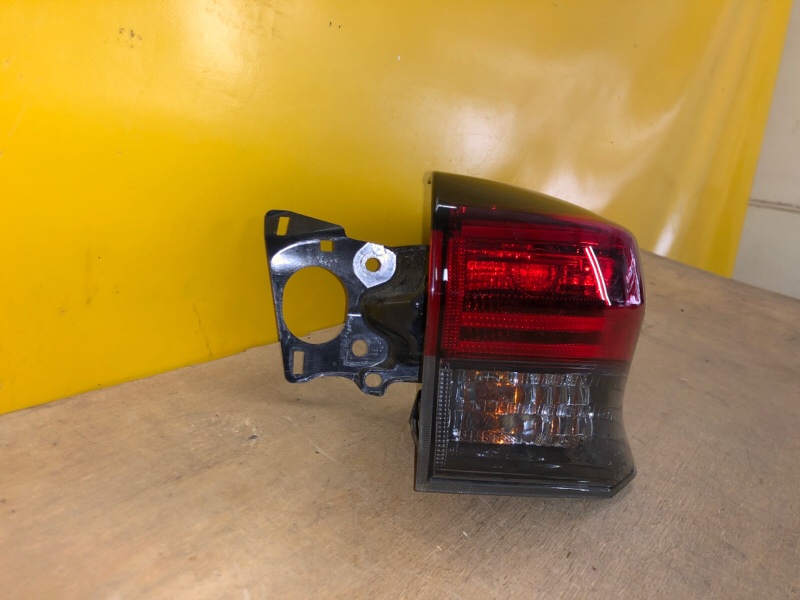 Фонарь наружный правый TOYOTA HIGHLANDER 2020-