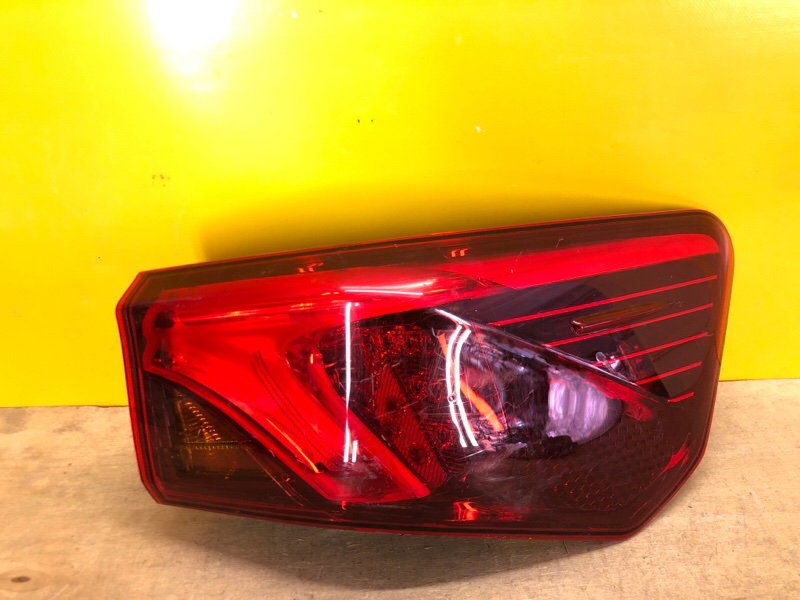 Фонарь наружный правый TOYOTA AVENSIS 08-18 8155005310 Б/У