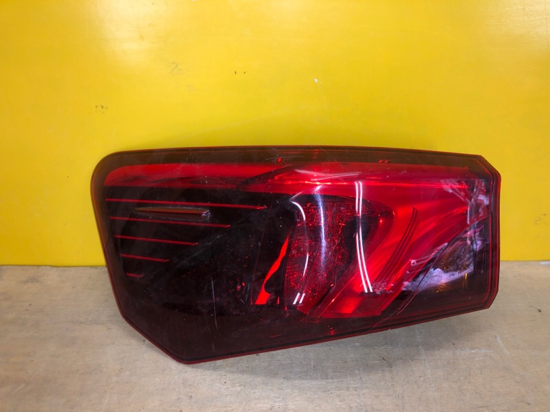 Запчасть фонарь наружный левый TOYOTA AVENSIS 08-18 81560-05310 Б/У Фонарь наружный левый TOYOTA AVENSIS 08-18 81560-05310 Б/У