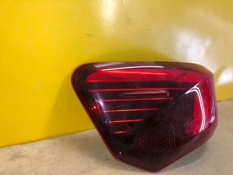 Фонарь наружный левый TOYOTA AVENSIS 08-18 Фонарь наружный левый TOYOTA AVENSIS 08-18