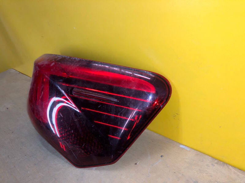 Фонарь наружный правый AVENSIS 08-18 Фонарь наружный правый AVENSIS 08-18