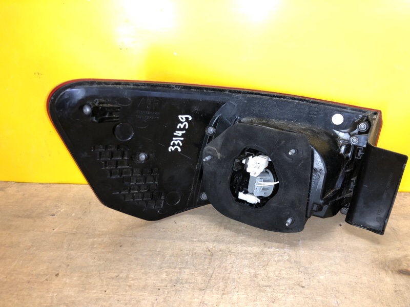 Фонарь наружный правый AVENSIS 08-18 Фонарь наружный правый AVENSIS 08-18