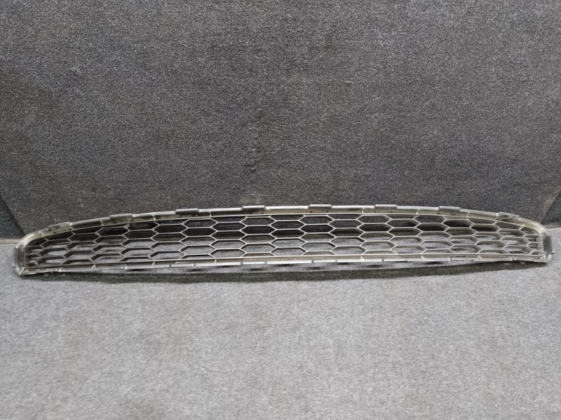 Решетка переднего бампера NISSAN LEAF 10-17 62256-3NA5A Б/У