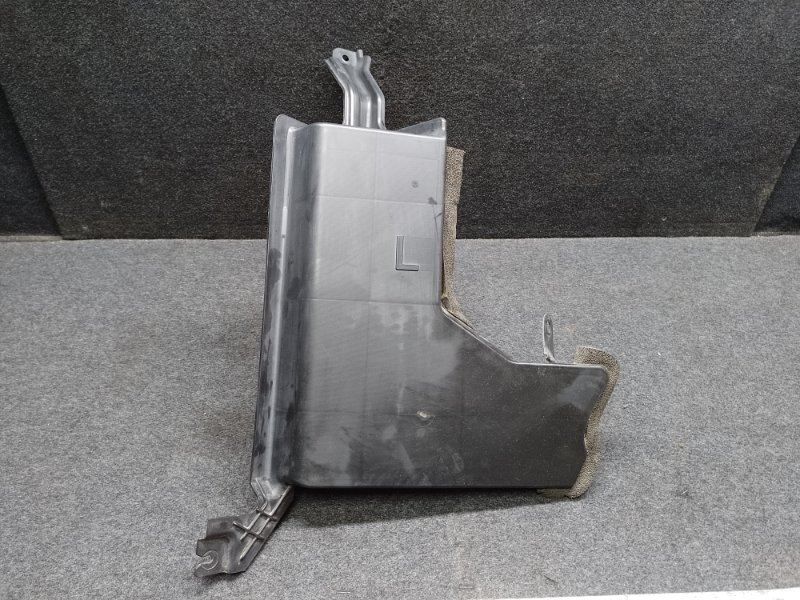 Дефлектор радиатора левый LEAF 10-17