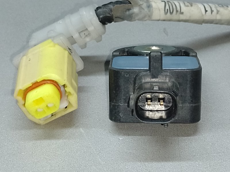 Датчик удара передний PRIUS - 30 09-17 Датчик удара передний PRIUS - 30 09-17