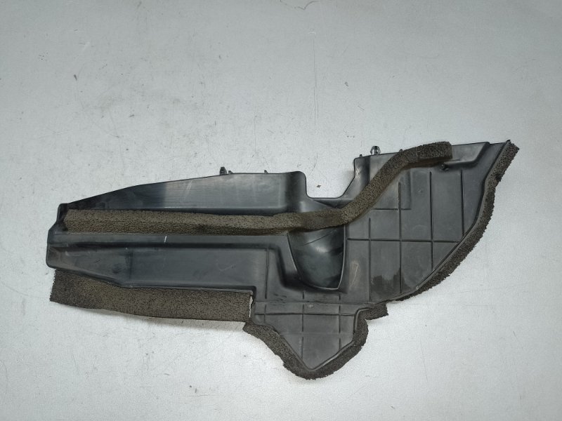 Дефлектор радиатора левый PRIUS - 30 09-17