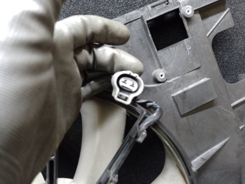 Диффузор вентилятора основного радиатора TOYOTA PRIUS C/AQUA 11-14