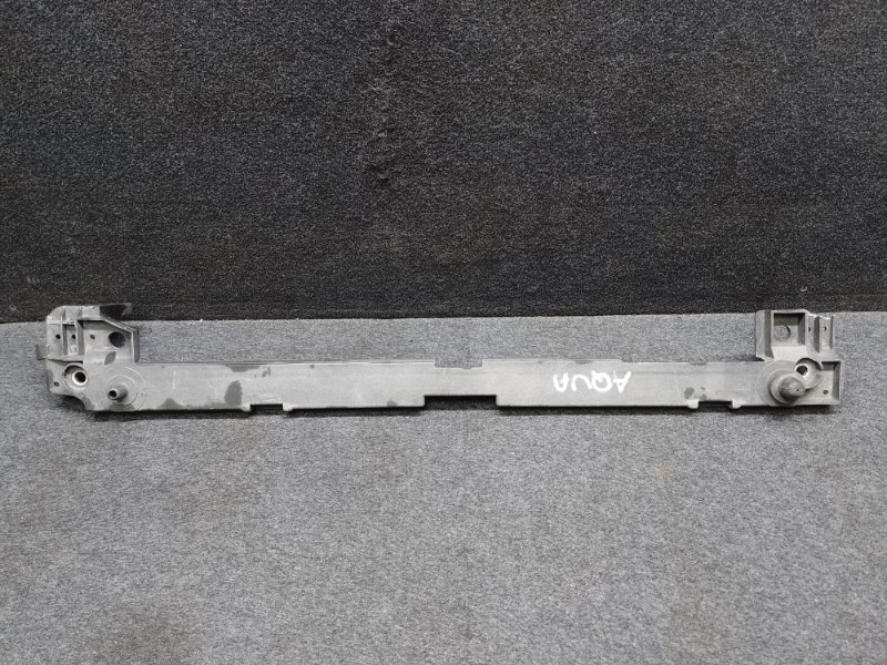 Накладка на рамку радиатора TOYOTA PRIUS C/AQUA 11-14 16712-21020 Б/У