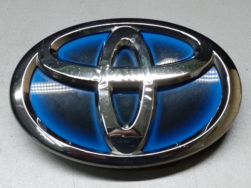 Эмблема TOYOTA PRIUS C/AQUA 11-14 75310-75010 Б/У
