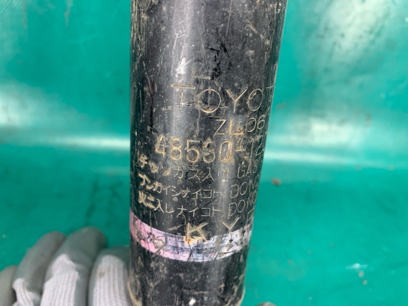 Амортизатор задний левый TOYOTA AURIS 06-12 Амортизатор задний левый TOYOTA AURIS 06-12