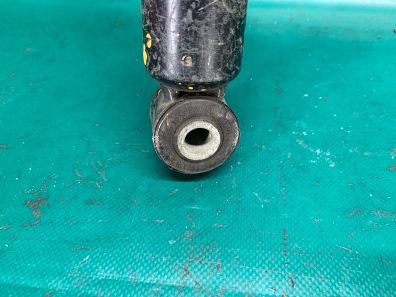 Амортизатор задний левый 3 BL 09-13