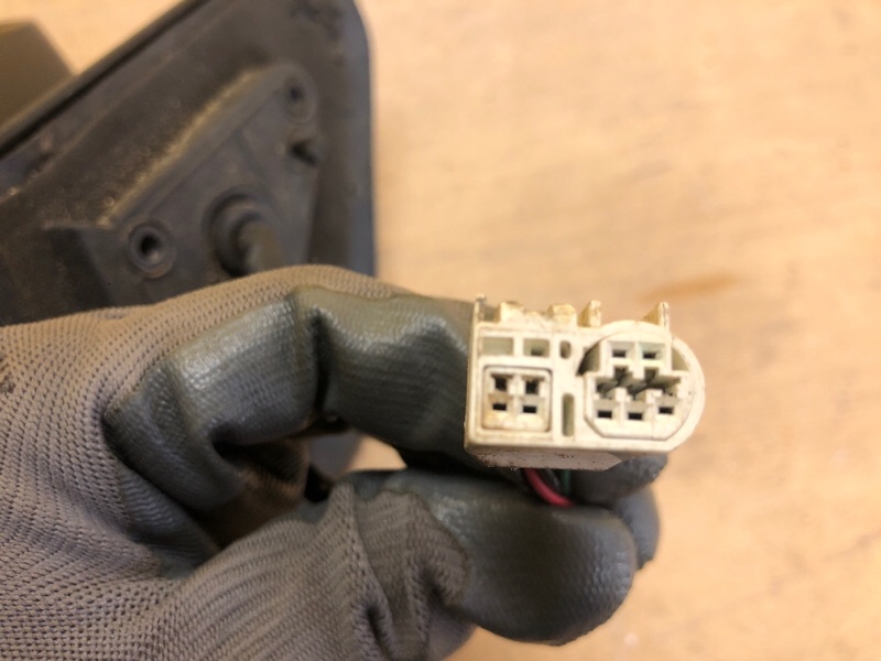 Зеркало левое AVENSIS 03-08