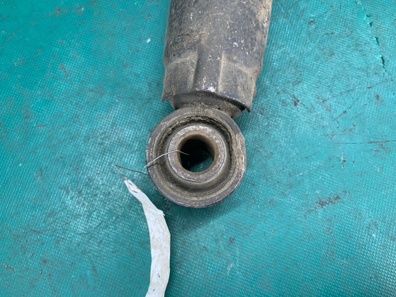 Амортизатор задний левый LAND CRUISER 200 08-21 Амортизатор задний левый LAND CRUISER 200 08-21