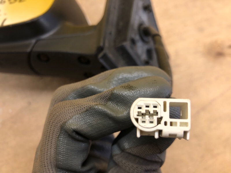 Зеркало левое AVENSIS 03-08