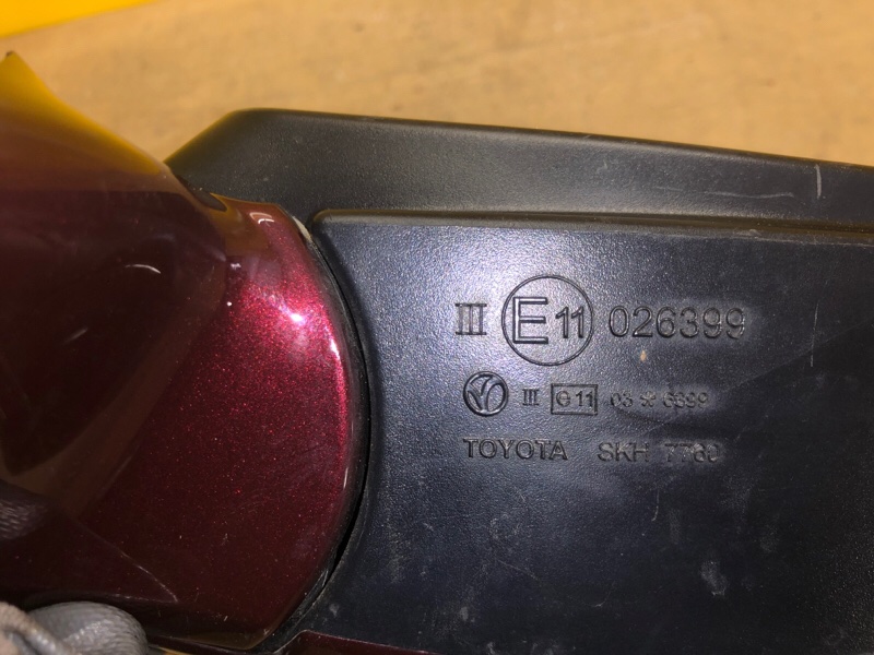 Зеркало правое AVENSIS 08-18