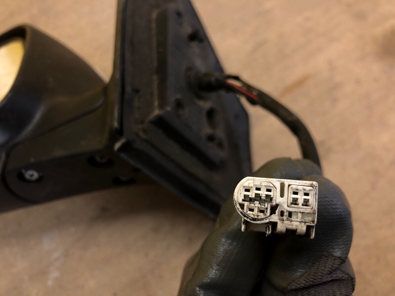 Зеркало левое AVENSIS 03-08