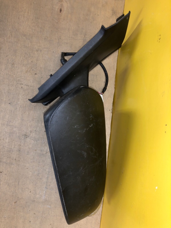 Зеркало правое TOYOTA YARIS 11-20 Зеркало правое TOYOTA YARIS 11-20