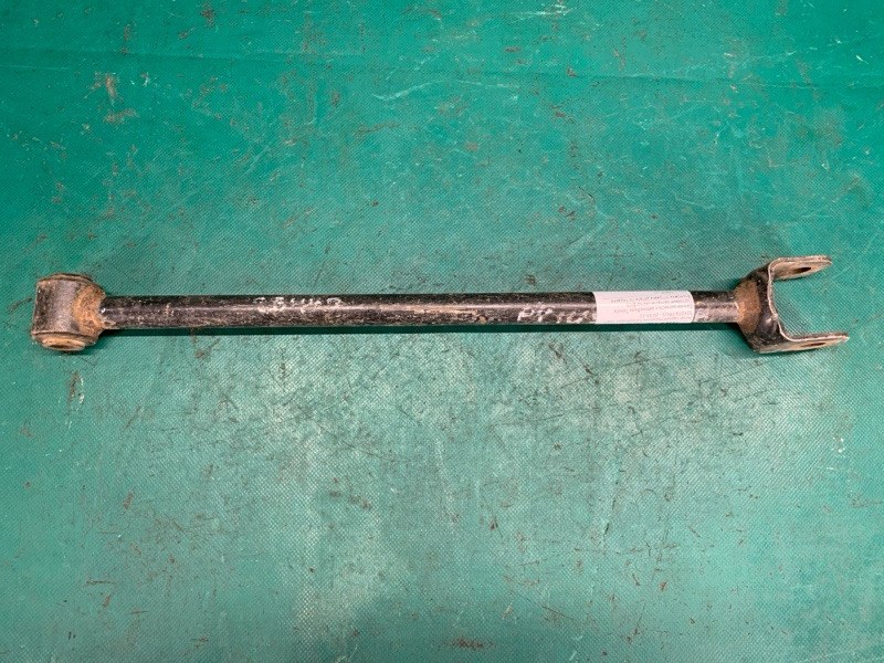 Рычаг задней подвески поперечный нижний задний правый TOYOTA PRIUS - 20 03-11 Б/У