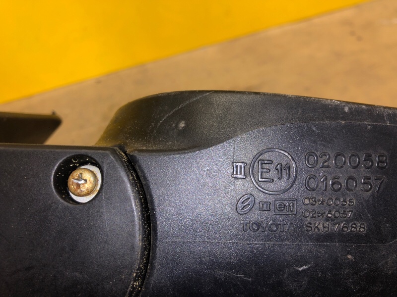 Зеркало правое AVENSIS 03-08