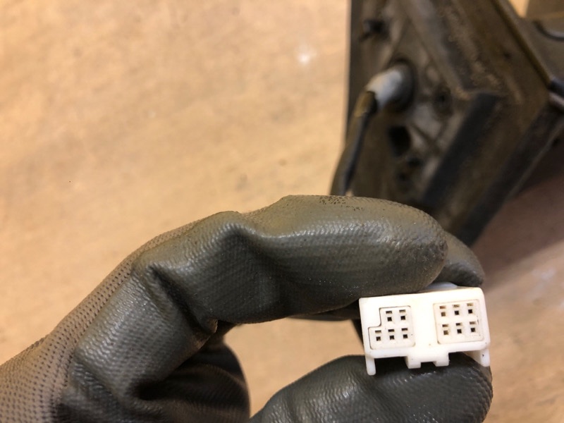 Зеркало правое AVENSIS 03-08